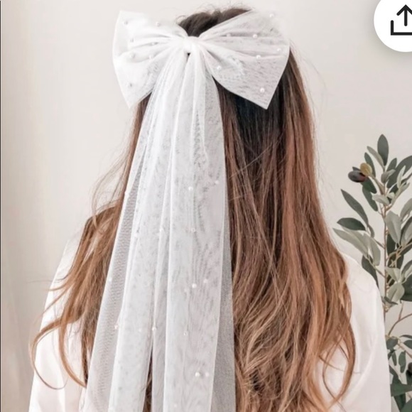 Tulle Pearl Bride Hair Bow, Veil Alternative main image 4